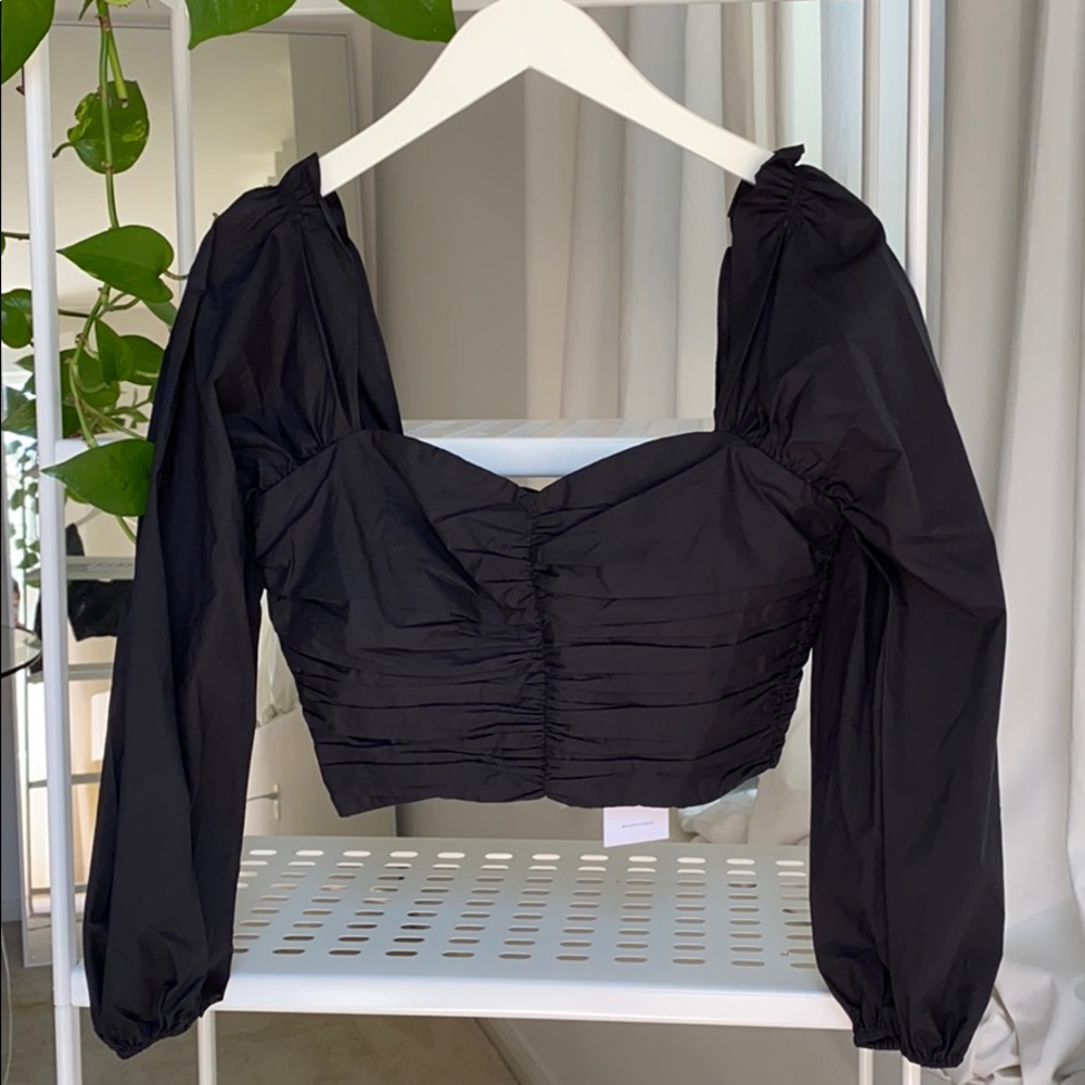 bustier crop top w/ puff sleeves 🖤